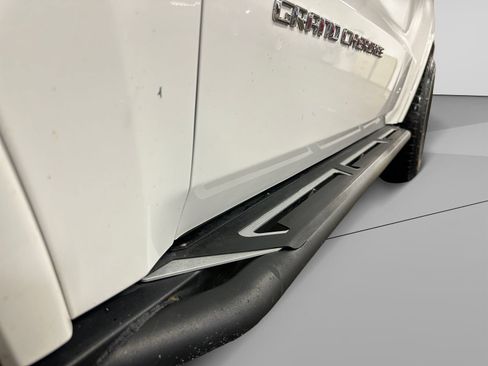 Used 2014 Jeep Grand Cherokee Overland w/ Advanced Technology Group AWD/4WD image 40