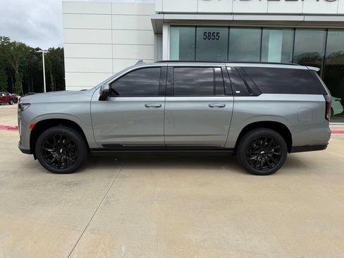 Used 2024 Cadillac Escalade ESV Sport Platinum w/ LPO, ONYX Package AWD/4WD image 2