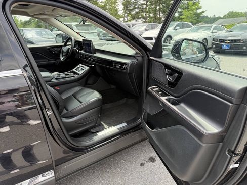 Used 2023 Lincoln Aviator AWD w/ Premium Package image 5