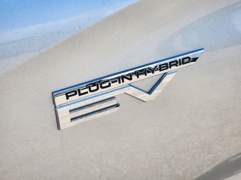 Used 2025 Mitsubishi Outlander SE image 9