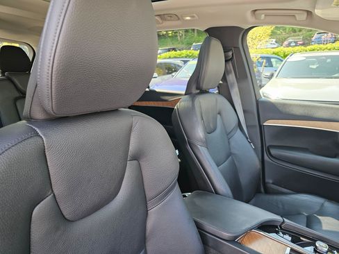 Used 2023 Volvo XC90 B5 Plus w/ Protection Package Premier AWD/4WD image 11