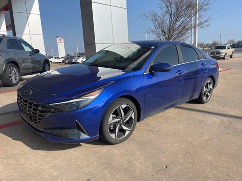 Used 2023 Hyundai Elantra Limited image 2