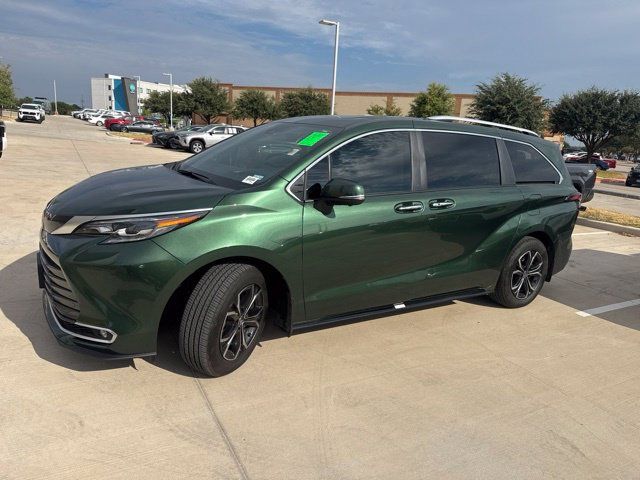Used 2026 Toyota Sienna Platinum AWD/4WD image 7
