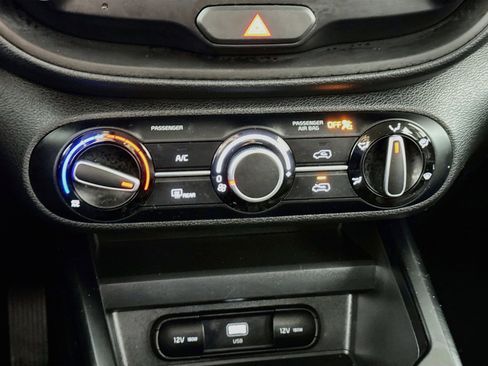 Used 2025 Kia Soul LX FWD image 16