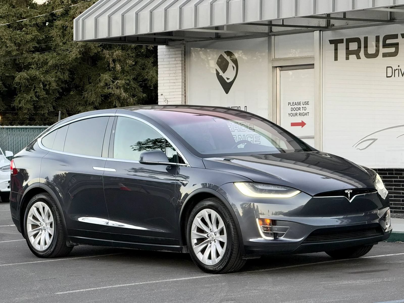 Used 2019 Tesla Model X 75D AWD/4WD image 6