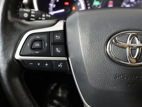 Used 2023 Toyota Highlander XLE FWD image 8
