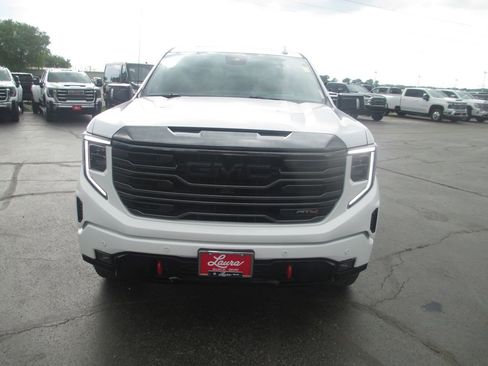 Used 2024 GMC Sierra 1500 AT4 w/ Technology Package AWD/4WD image 14
