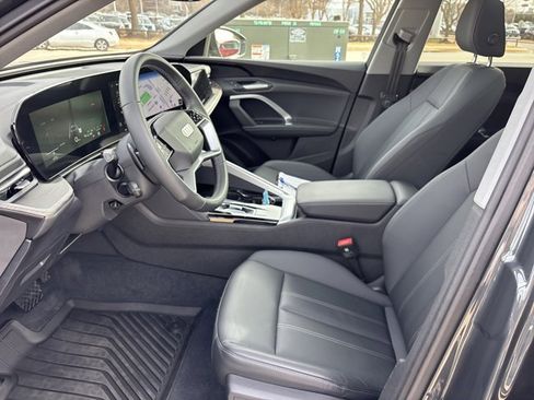 Used 2025 Audi Q5 Premium image 16
