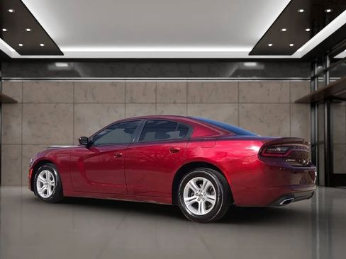 Used 2018 Dodge Charger SXT image 3