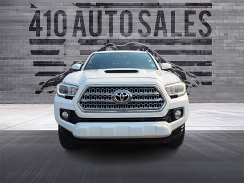 Used 2016 Toyota Tacoma TRD Sport AWD/4WD image 5