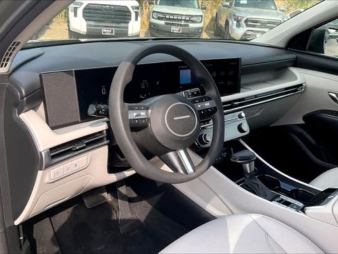 Used 2025 Hyundai Tucson SEL FWD image 18