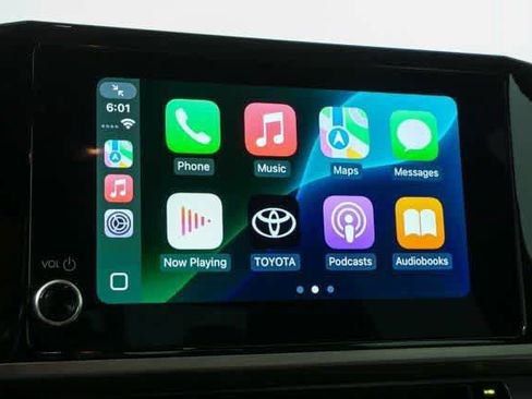 Used 2025 Toyota Camry SE image 15