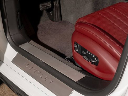 Used 2023 Bentley Flying Spur V8 image 28