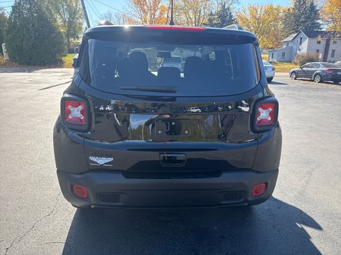Used 2023 Jeep Renegade Latitude image 4