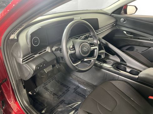 Used 2023 Hyundai Elantra SEL w/ Convenience Package image 9