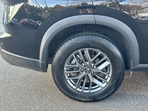 Used 2024 Nissan Rogue S image 17