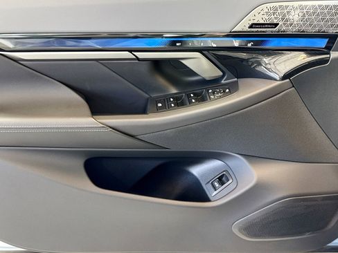 Used 2025 BMW i5 M60 w/ Premium Package image 17