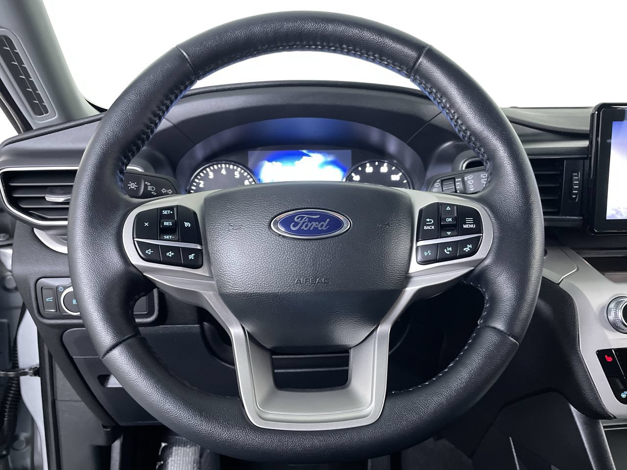 Used 2022 Ford Explorer XLT w/ Equipment Group 202A AWD/4WD image 15