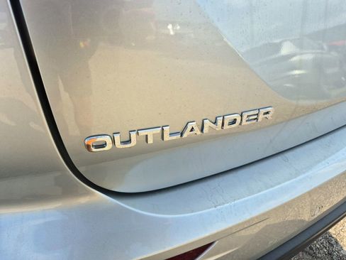 New 2026 Mitsubishi Outlander ES image 13