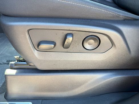 Used 2025 Chevrolet Silverado 2500 LT w/ Convenience Package image 13