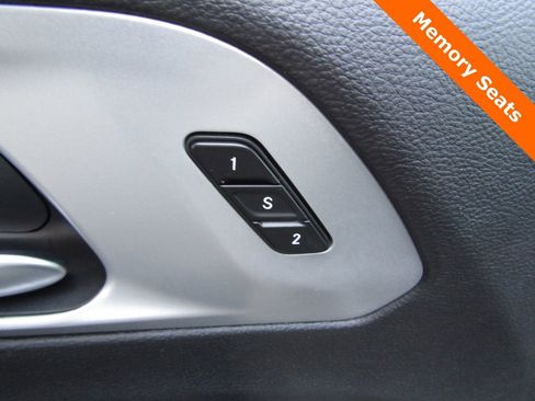 Used 2024 Chrysler Pacifica Select image 6