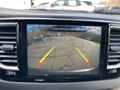 Used 2023 Chrysler Pacifica Touring-L FWD image 15
