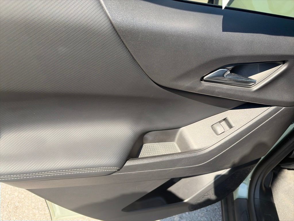 Used 2025 Chevrolet Equinox LT w/ Safety and Technology Package FWD image 12