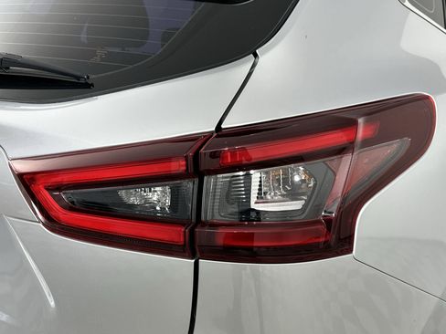 Used 2021 Nissan Rogue Sport S image 30