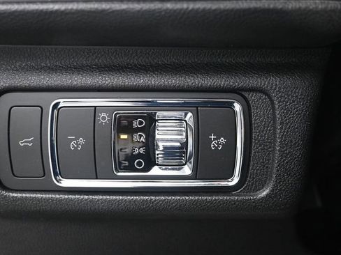 Used 2022 Lincoln Corsair AWD w/ Premium Package image 9