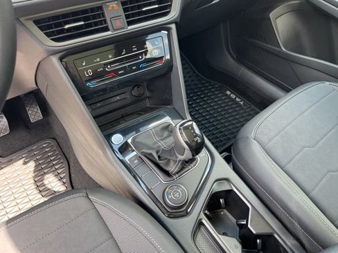 New 2025 Volkswagen Taos SE image 22