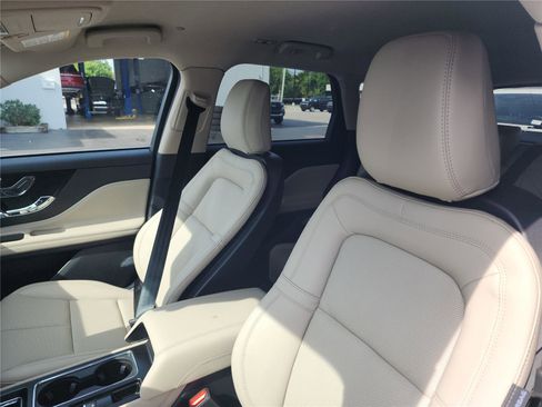 New 2026 Lincoln Corsair Premiere image 17