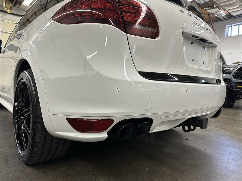 Used 2014 Porsche Cayenne GTS AWD/4WD image 27
