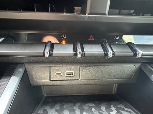 Used 2024 Chevrolet Colorado Trail Boss w/ Technology Package image 19