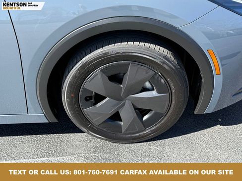 Used 2025 Toyota Prius LE image 15