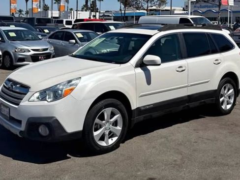 Used 2013 Subaru Outback 2.5i Limited w/ Moonroof Pkg AWD/4WD image 2