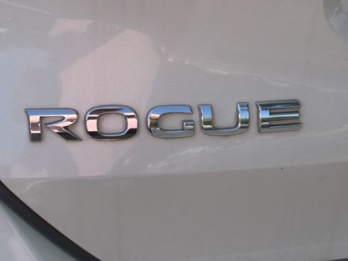 Used 2017 Nissan Rogue SL w/ SL Premium Package AWD/4WD image 7