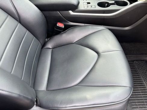 Used 2023 Toyota Highlander XLE image 26