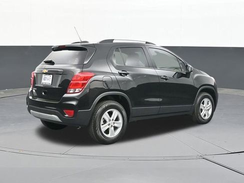 Used 2022 Chevrolet Trax LT w/ LT Convenience Package image 13