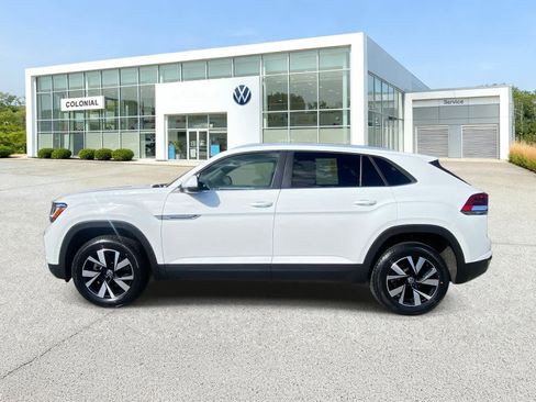 Used 2023 Volkswagen Atlas Cross Sport SE AWD/4WD image 2