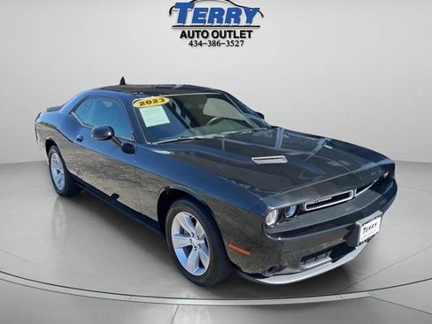 Used 2023 Dodge Challenger SXT image 5
