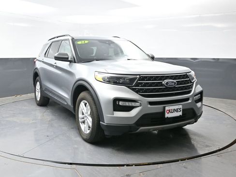 Used 2024 Ford Explorer XLT w/ Equipment Group 202A AWD/4WD image 6