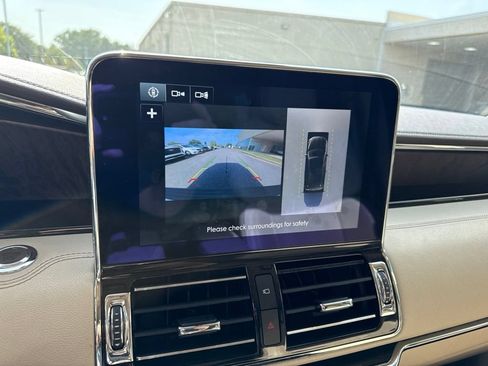 Used 2018 Lincoln Navigator Select RWD image 16