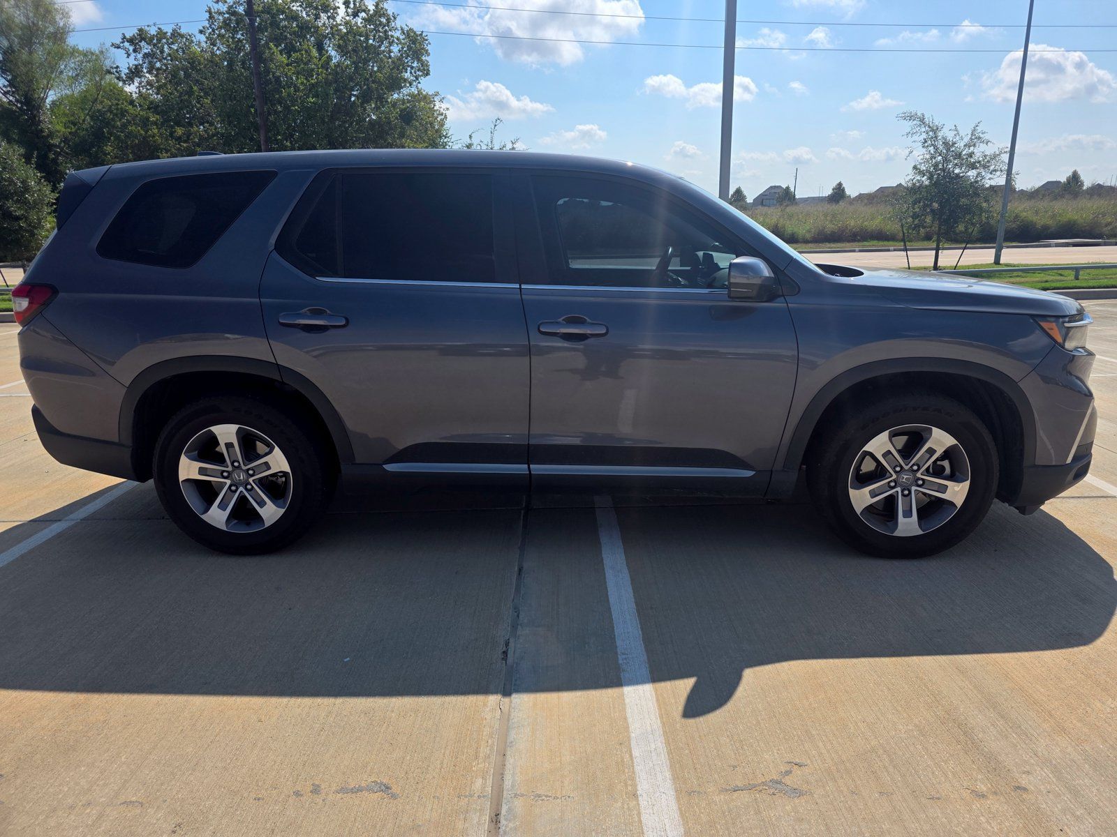 Used 2025 Honda Pilot EX-L image 3