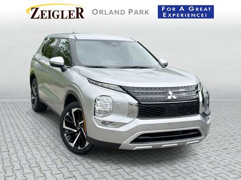 Used 2024 Mitsubishi Outlander SE AWD/4WD image 1