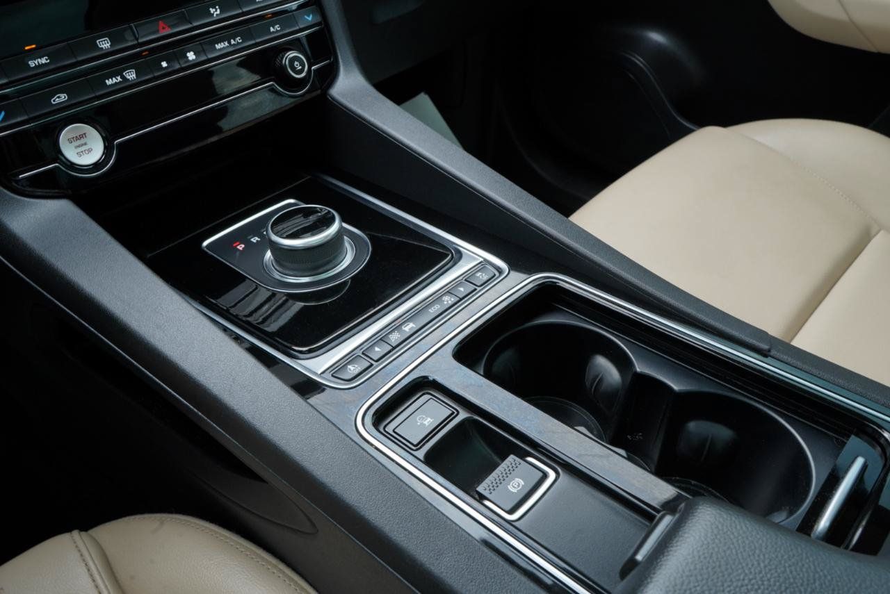 Used 2020 Jaguar F-PACE Premium AWD/4WD image 40