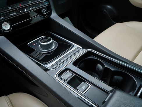 Used 2020 Jaguar F-PACE Premium AWD/4WD image 40