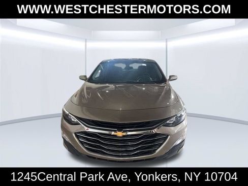 Used 2022 Chevrolet Malibu LT FWD image 2