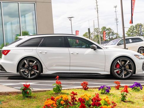 Used 2021 Audi RS 6 w/ Carbon Optic Package AWD/4WD image 12