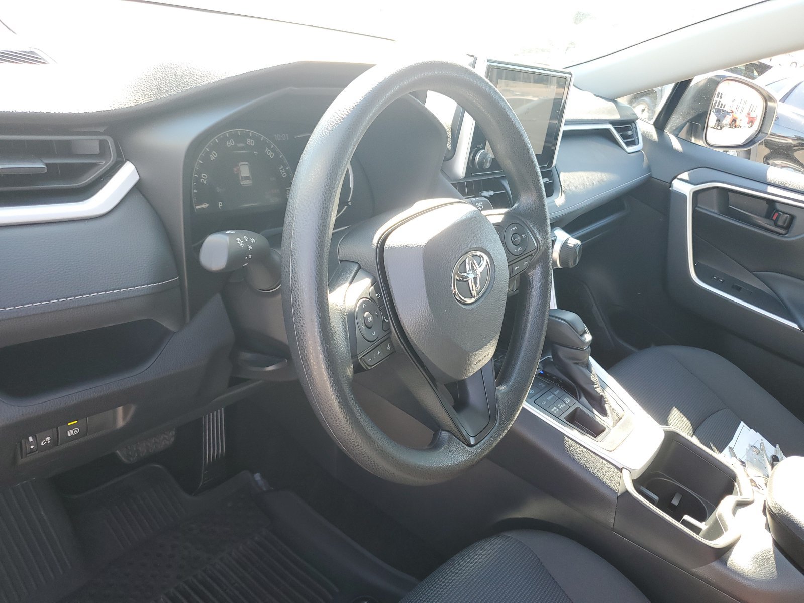 Used 2025 Toyota RAV4 LE AWD/4WD image 19