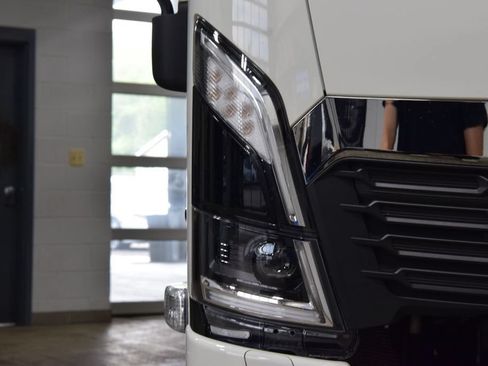Used 2025 Chevrolet Low Cab Forward 5500XD RWD image 6